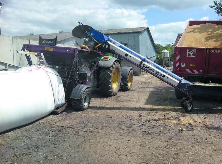 Suivant les rouleaux montés sur la machine, il est possible d’inerter du maïs grain, du blé, de l’orge, de l’avoine, des pois, de la féverole, du lupin, du triticale, ainsi que différents mélanges en se basant sur la plus petite graine pour régler l’écartement des rouleaux.