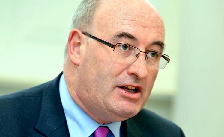 Pour Jean-Claude Juncker, président de la Commission européenne, il s’agit d’une bonne nouvelle pour les entreprises européennes, les travailleurs et l’économie de part et d’autre de l’Atlantique, car cet accord représente une économie de plus de quatre milliards d’euros par an.