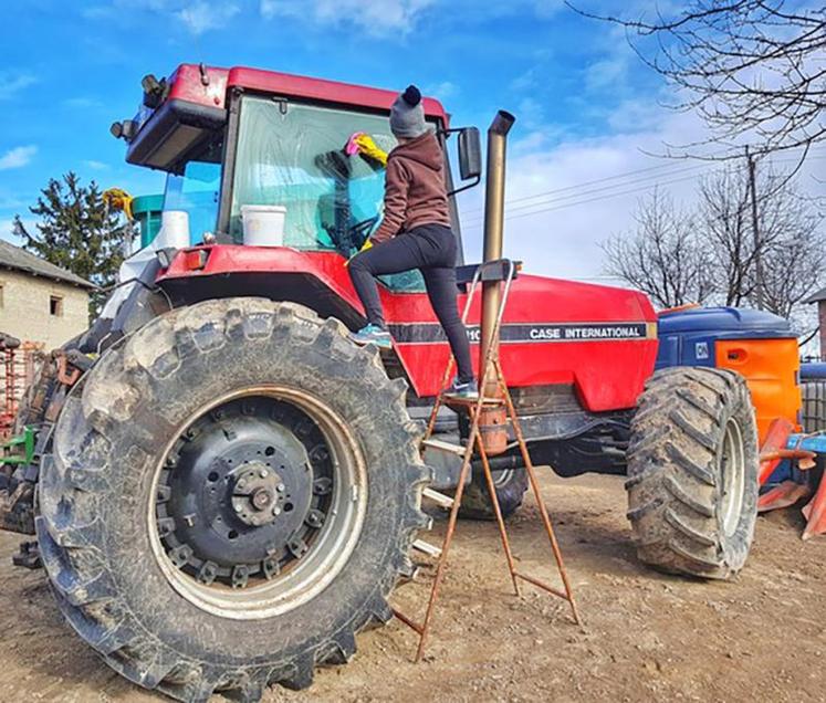 Si les agricultrices ont pu trouver une place reconnue dans le milieu agricole et rural, c'est aussi parce qu'elles se sont engagées et qu'il a fallu bousculer quelques schémas «masculins».