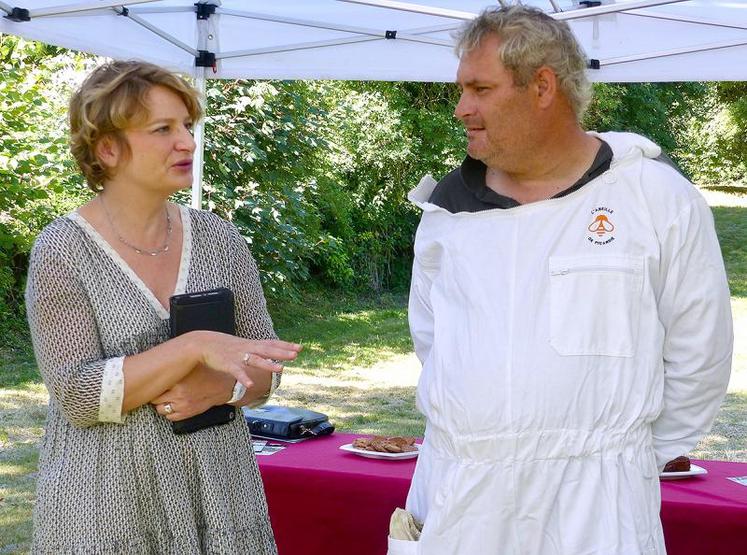 Pour Marie-Sophie Lesne, venue à la rencontre d’apiculteurs de la Somme le 2 juillet, ce dispositif est un «premier pas». D’autres soutiens pourraient voir le jour sous disverses formes.
