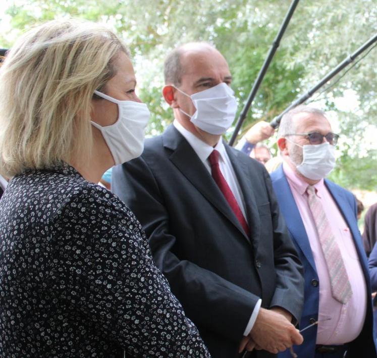 La ministre de la Transition écologique, masquée (à gauche), avec le Premier ministre Jean Castex et Joël Giraud, secrétaire d'Etat à la Ruralité, dans la Somme en août dernier.