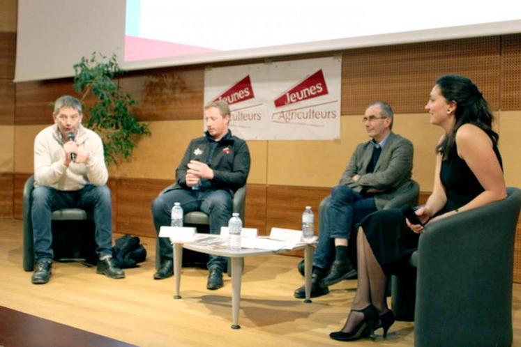 Michel Welter, Étienne Fourmont et François Veillerette lors de leurs échanges pendant la table ronde des JA80.