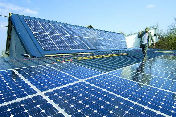 La solution du photovoltaïque permet de financer la construction ou la rénovation de bâtiment et participe positivement au développement de l’entreprise, tout en améliorant aussi son bilan énergétique.