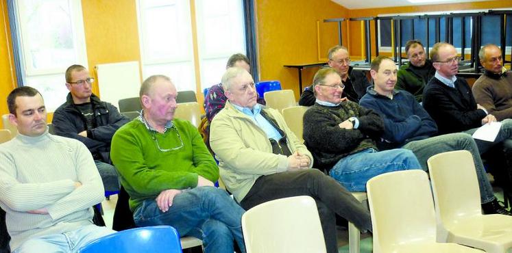 Les participants à l'assemblée de Villers-Bocage.