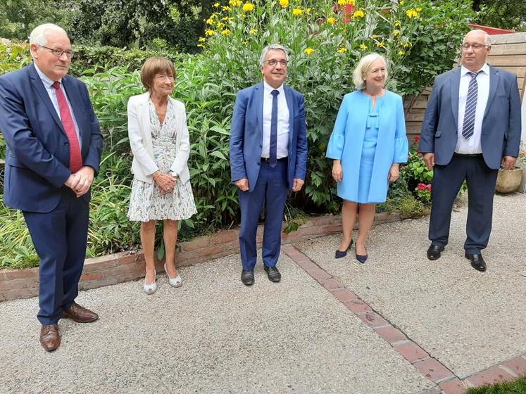 La liste conduite par Laurent Somon (au centre) est composée de Georges Dufour, Françoise Maille-Barbare, Isabelle de Waziers, et Alain Baillet.