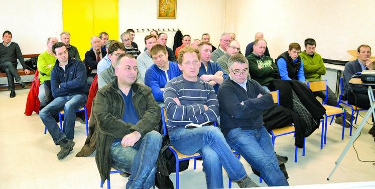 Les participants à l'assemblée d'Albert.