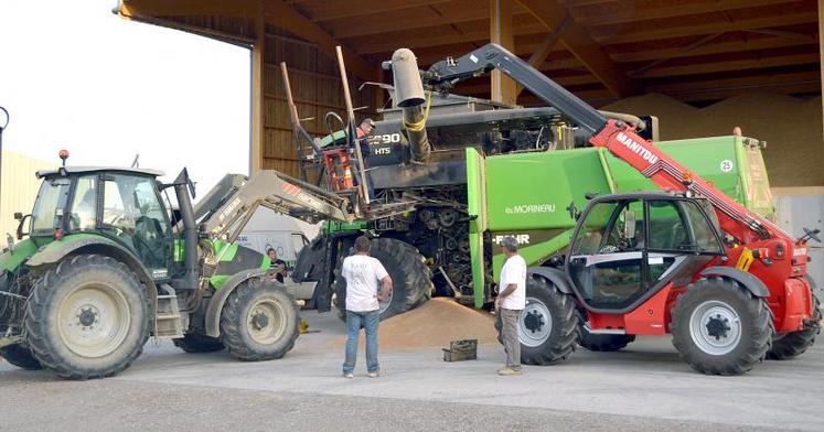 Les recettes sont autorisées à être regroupées dans une seule comptabilité agricole à condition de ne pas dépasser 
50 % du chiffre d’affaires et 100 000 € TTC par an.
