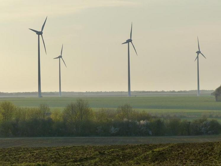 la proposition de loi Les Républicains visant à «raisonner le développement de l’éolien» a été rejetée.