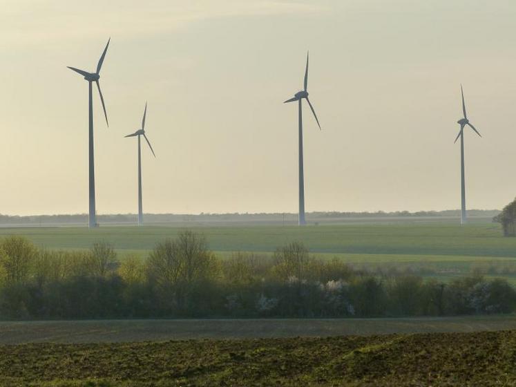 la proposition de loi Les Républicains visant à «raisonner le développement de l’éolien» a été rejetée.
