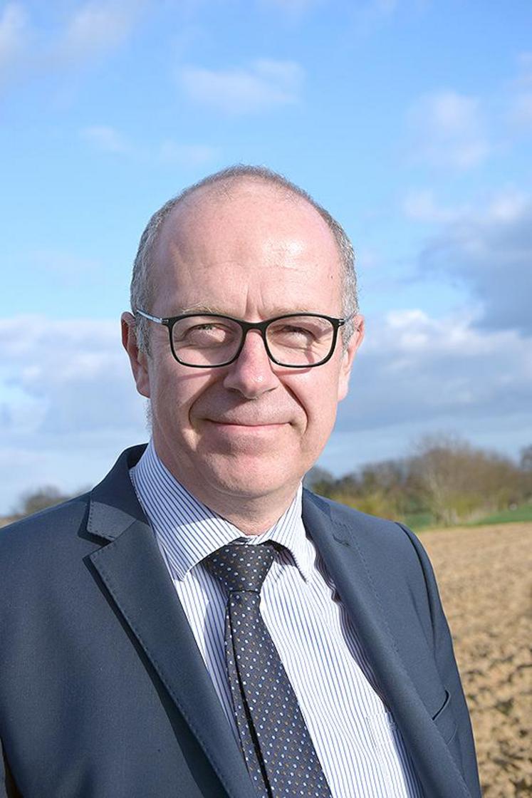 Me François Desjardins.