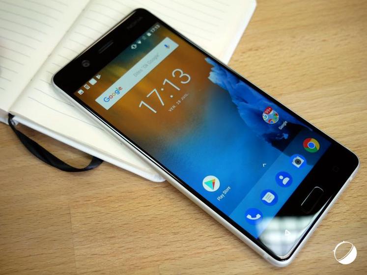 Le smarthphone est devenu incontournable, avec 73 % des Français équipées (+ 8 points en un an).