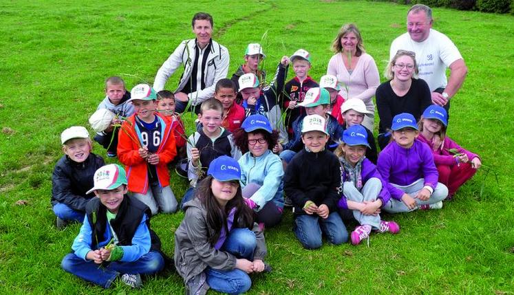 Les CP de l’école de Gauville ont découvert l’exploitation d’Hubert Avet.