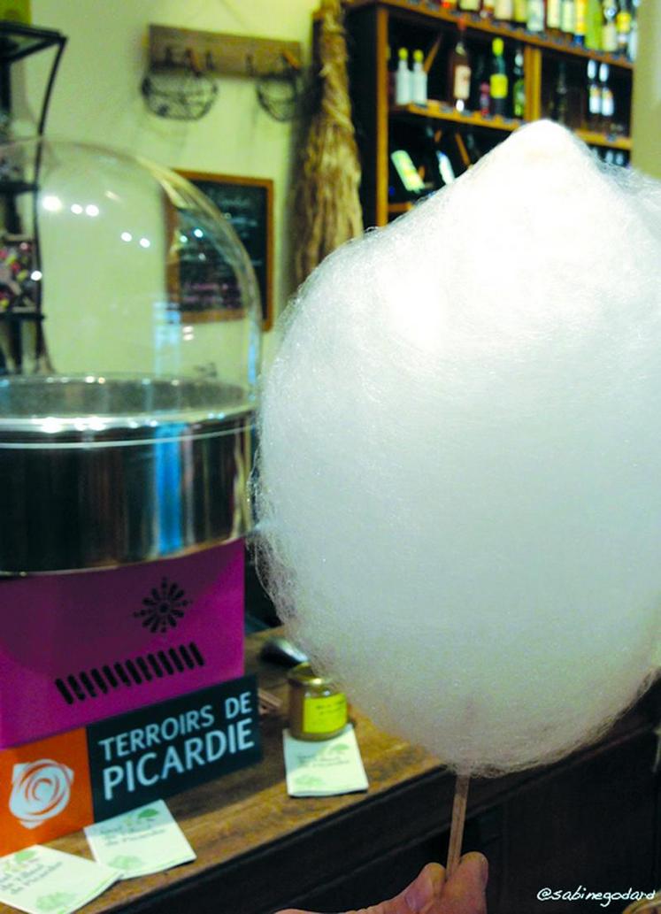 La barbe à papa au Miel de Tilleul de Picardie : à découvrir absolument sur le stand Picardie où chaque jour, un apiculteur professionnel vous fera découvrir ce miel au goût mentholé.