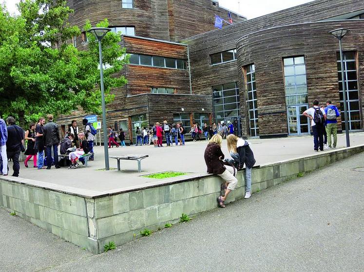 Des liens doivent être tissés entre lycées agricoles et lycées urbains pour faire connaître les réalités de l’enseignement agricole.
