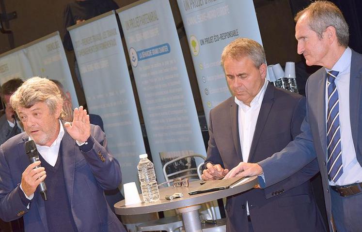 De gauche à droite : Jean-Louis Borloo, ex-ministre de l’Ecologie ; Xavier Bertrand, président de la Région Hauts-de-France, et Stéphane Demilly, député 
de la 5e circonscription de la Somme, surnommé à l’Assemblée nationale, Monsieur canal.