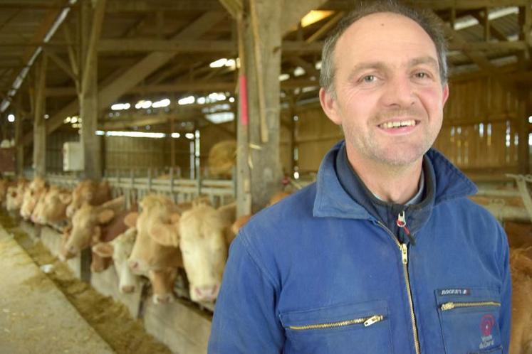 Christophe Morel s’est installé en 2007 à Mouflières. Sur son exploitation de 98 ha, répartie sur dix-huit communes, il fait de la polyculture et de l’élevage de vaches allaitantes.