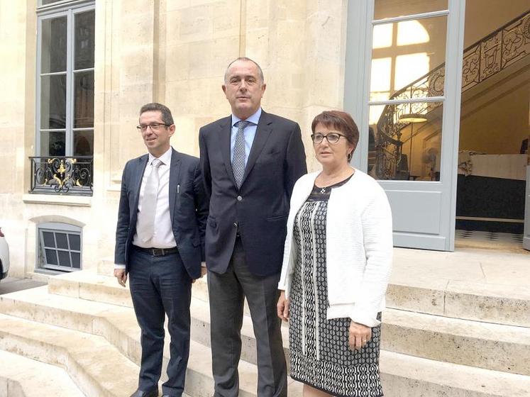 De gauche à droite : Jérôme Despey, secrétaire général de la FNSEA, Didier Guillaume, ministre de l’Agriculture, 
et Christiane Lambert, présidente de la FNSEA, le 18 octobre dernier, au ministère de l’Agriculture.