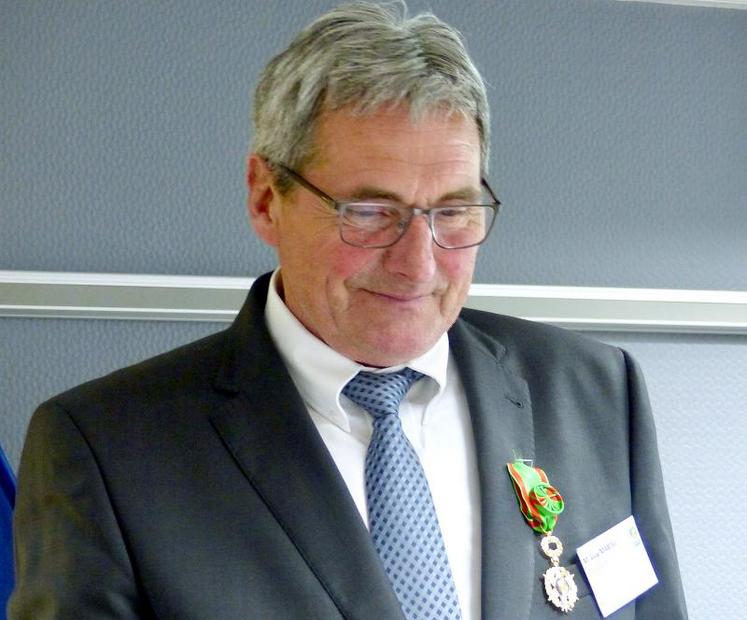 Lors de la cérémonie, Guy Martel, président de la FRMFR, a reçu la médaille du mérite agricole. Lui-même issu de la MFR de Campagne-les-Boulonnais (62), il est installé avec son fils à Audinghem, avec production porcine, viande bovine, 
volailles et œufs, et magasin de vente en direct.