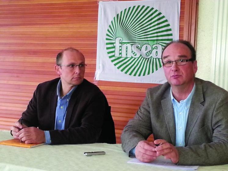 Vincent Boche, président des liniculteurs de la Somme, 
et Bertrand Gomart, président de l’Agpl.