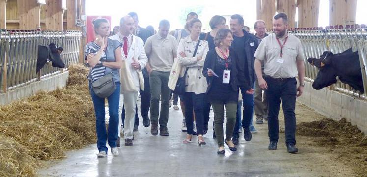 Soixante-dix professionnels ont visité l’exploitation des Leleu, à Saint-Fuscien, et ont échangé avec une quinzaine de producteurs.
