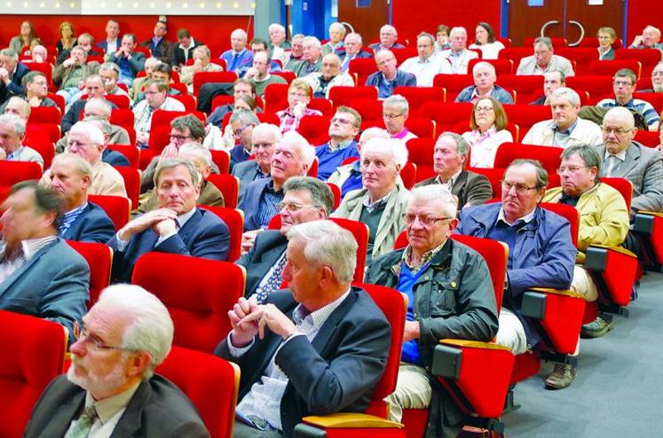 Les participants à l’assemblée de la Fdsea ont manifesté leur lassitude et leur amertume devant les excès de réglementation.