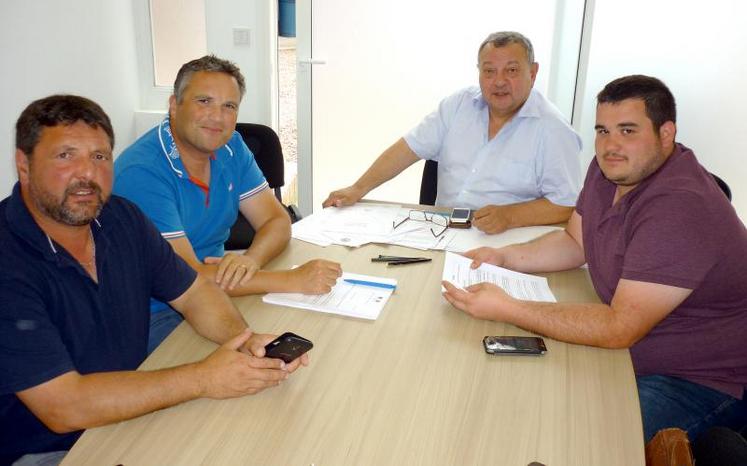 Jean-Claude Leclabart, représentant la majorité présidentielle, a rencontré les élus locaux FDSEA et JA.