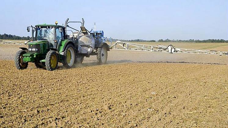 Les herbicides racinaires doivent être appliqués avec un dispositif antidérive homologué.