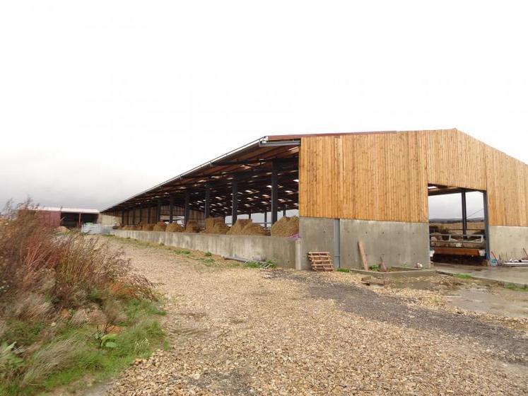 Bien raisonner son projet pour réaliser un bâtiment économe en temps de travail, avec un accès à la paille alimentaire 
et évolutif.