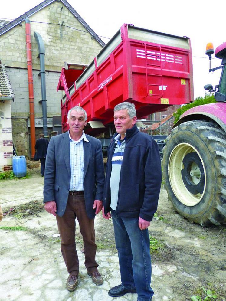 Les agriculteurs qui produisent et fournissent le miscanthus, Mr Brehon et Mr Van Mooleghem.