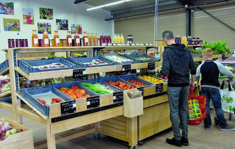 Derrière l’idée de commercialiser en circuits courts ses légumes, s’ouvrent une multitude de possibilités en ce qui concerne les circuits de vente, les gammes de produits, les prix pratiqués, le temps passé à la vente, ou encore la relation aux consommateurs…