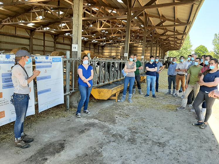 Technicienne pour Idele-Institut de l’élevage, Élisabeth Castellan évoque tour à tour les effets des émissions de gaz à effets de serre, les leviers pour les réduire et les pistes de rémunération des économies de carbone.