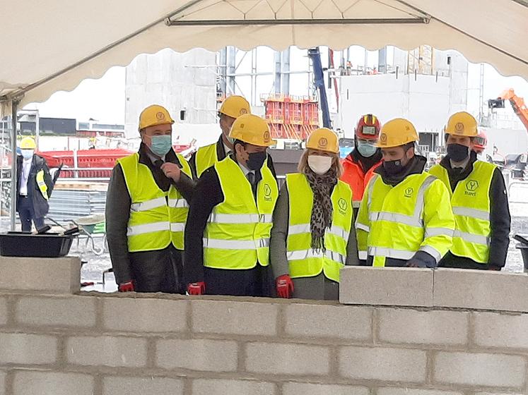 Peu d’entreprises peuvent se vanter de la présence de trois ministres  (Barbara Pompili, Julien Denormandie, Cédric O) pour la pose de la première pierre de leur chantier, comme Ÿnsect à Poulainville. 
