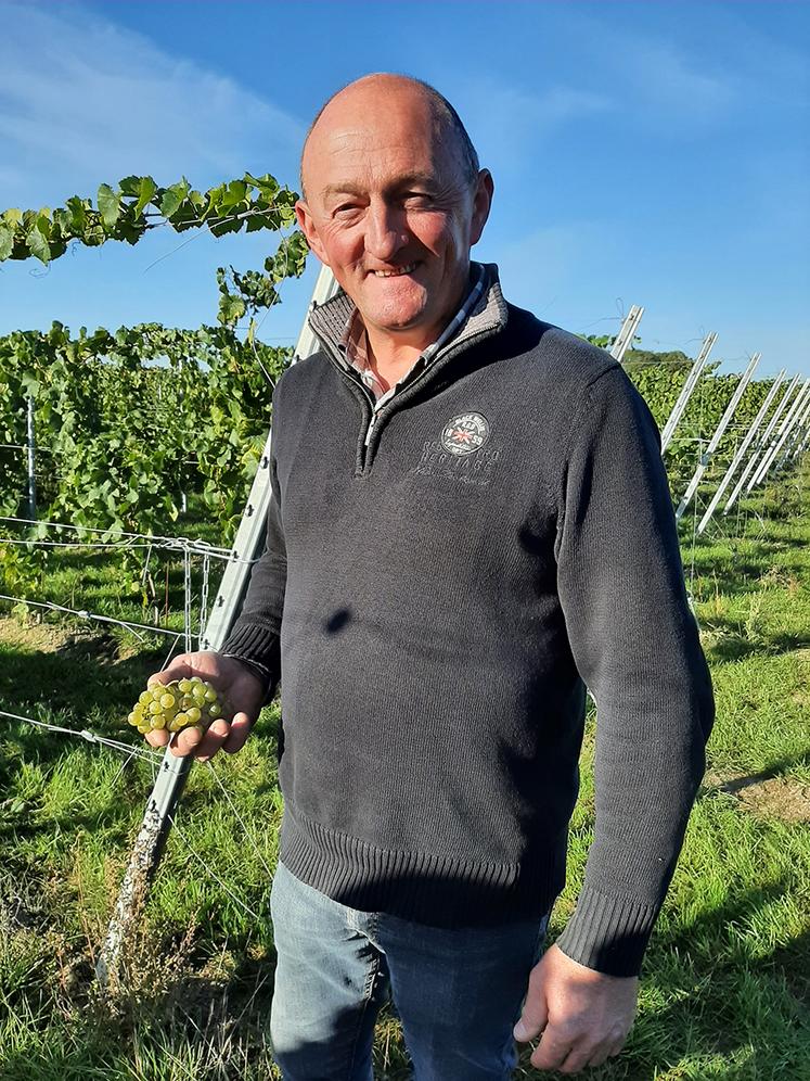 Laurent Sellié a trouvé dans la viticulture une voie de diversification intéressante et passionnante pour son exploitation d’une soixantaine d’hectares de grandes cultures. 