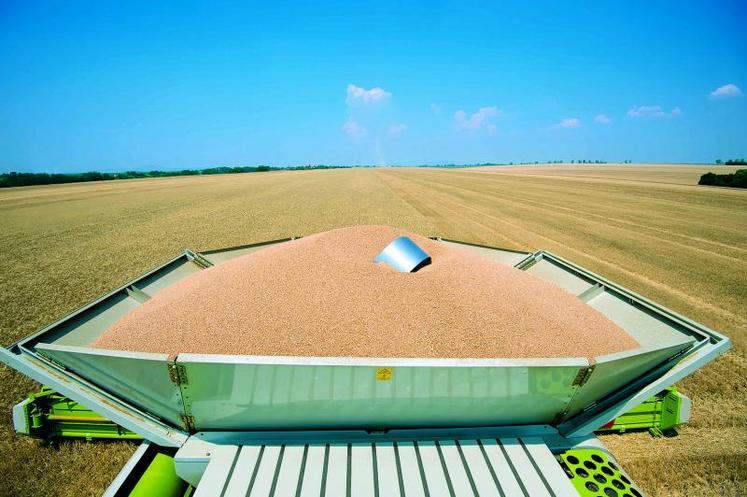 La masse de grain embarquée dans une trémie génère de fortes contraintes sur les composants mécaniques d’une moissonneuse-batteuse.