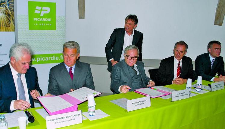 Le 16 novembre, signature dans les locaux de l’Institut LaSalle Beauvais de la convention créant Pima@tec (Picardie Technocentre du machinisme agricole et des agroéquipements), par les dirigeants du Cetim : Philippe Cholderlos de Laclos, directeur, et Emmanuel Vielliard, président ; Claude Gewerc, président du Conseil régional, et les représentants d’Agco, Macon Shute, vice-président Engineering, Markus Wethues, directeur général du Gima.