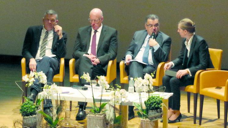 De gauche à droite : Luc Vermersch, vice-président ; Jean-François Gaffet, président ; Michel Prugue, président de la Coop de France, et Céline Leeman-Broyer, secrétaire générale.