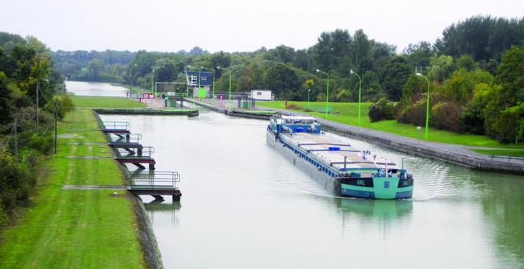 Long de 107 km, le canal Seine-Nord Europe reliera le bassin de la Seine (Le Havre), via les Hauts-de-France (par l’Oise et Compiègne), aux 20 000 km du réseau fluvial nord européen.
