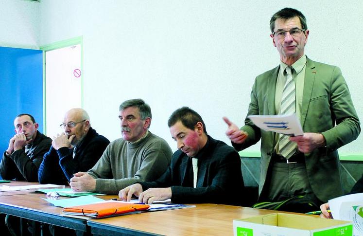 Daniel Roguet, président de la chambre d'agriculture, a  incité les organismes agricoles à s’associer au suivi technique proposé par la chambre d’agriculture pour améliorer les performances et adapter les pratiques dans les bas champs.