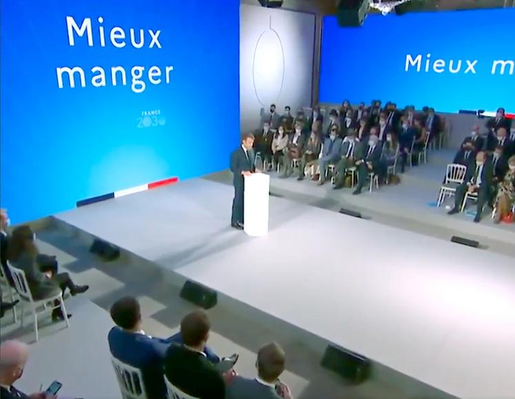 Emmanuel Macron lors de la présentation du plan d’investissement doté de 30 milliards le 12 octobre. 