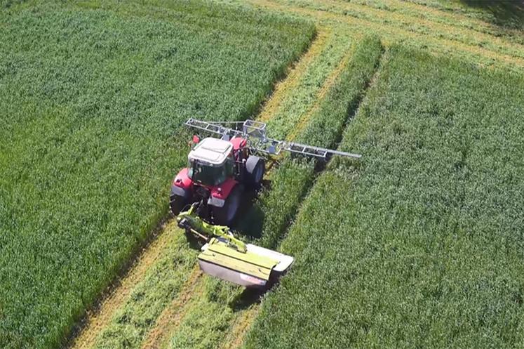 Dans la Somme, six barres sont disponibles et mobilisables pour différents types de travaux, de l’entretien de bandes enherbées, des SIE, pressage de paille à la destruction des couverts en passant par les travaux de fenaison.