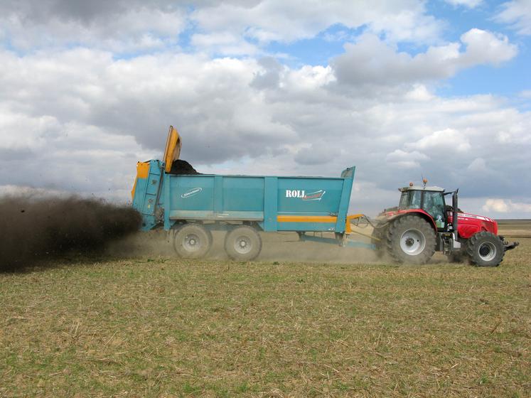 L’ensemble des produits organiques épandus chaque année sur le département représente environ 460 900 t de matières sèches et un apport de 13 300 t d’azote. 