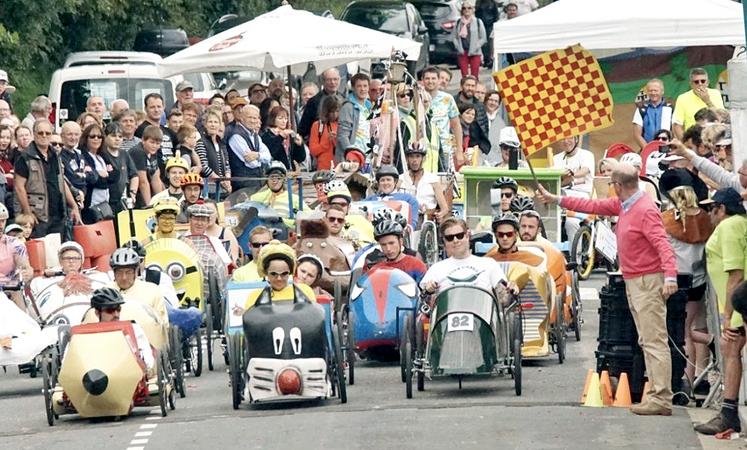 Dix-sept voitures sont inscrites à la manche samarienne, dont Spiderman, la Sorcière et le Village gaulois. Les courses sont toujours un événement. 