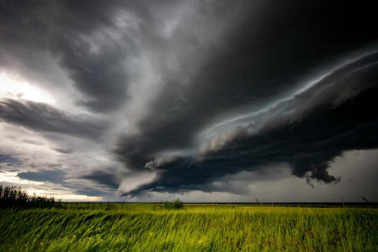 Un ciel qui s'assombrit de la sorte est rarement synonyme de bonnes nouvelles. La vigilance est de mise.