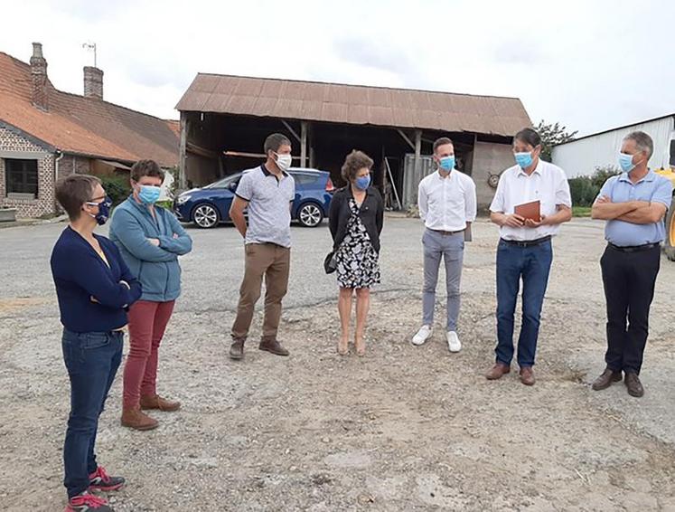 Chez Thibaut Bourgois, agriculteur à Arry, FDSEA, Chambre d’agriculture et Conseil régional ont échangé autour de futurs outils pour accompagner les agriculteurs dans leurs projets et les aider à surmonter certaines difficultés.