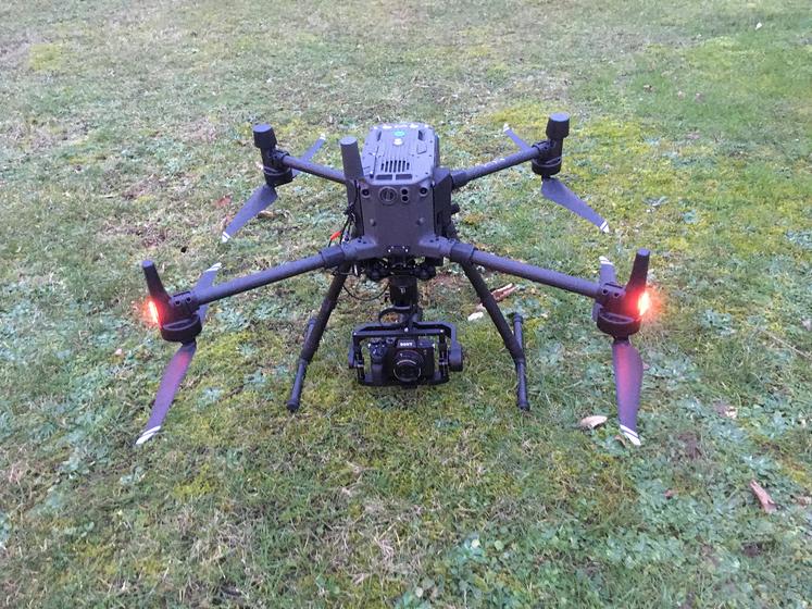 L’utilisation du drone est actuellement la méthode la plus économique et la plus accessible car elle ne nécessite pas de pulvérisateur de dernière génération.