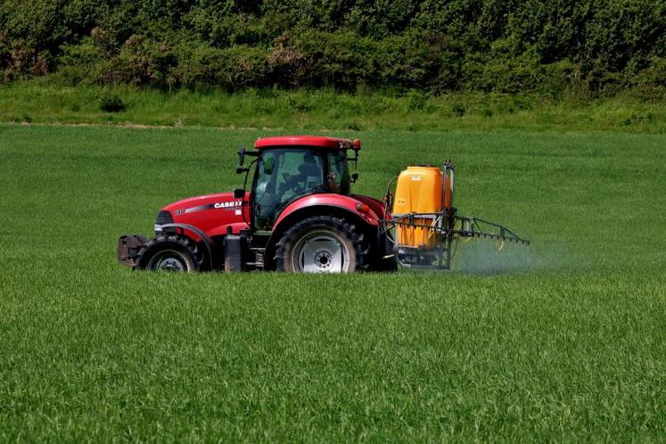 La consultation publique sur l'encadrement de l'utilisation des produits phytos à proximité des zones habitées est prolongée de quelques jours.