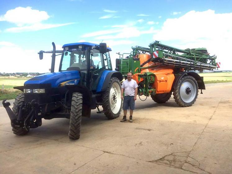 Christophe Messean : «Avoir un pulvérisateur en commun demande une certaine organisation au sein du groupe. 
Les adhérents planifient, chaque lundi matin, les traitements à venir dans la semaine.»