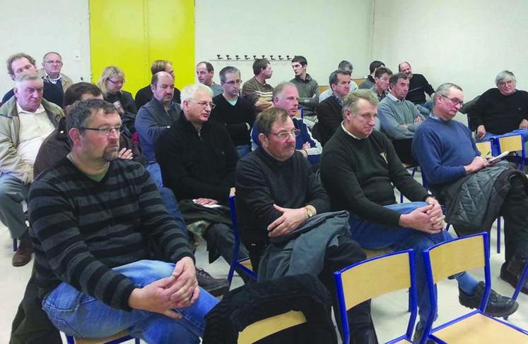 Les participants à l’assemblée d’Albert.