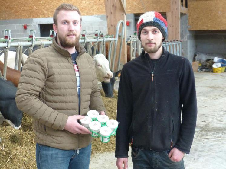 Première année de transformation pour Grégoire et Thomas Leleu, et déjà une médaille au Concours général agricole du Sia pour leur yaourt brassé à la fraise.