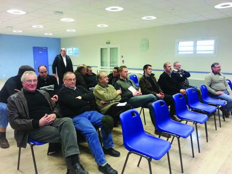 Les participants à l’assemblée cantonale de Roye.